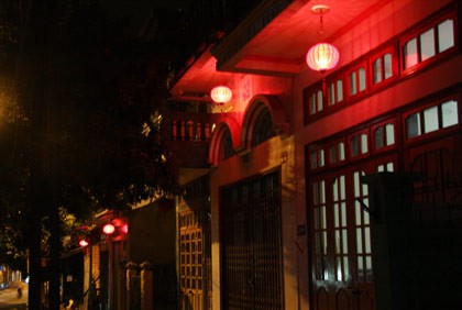 Đèn lồng trên phố Trần Nhật Duật (phường Kim Tân).